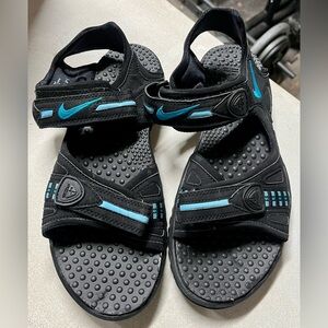 Vintage women’s Nike acg hiking sandals